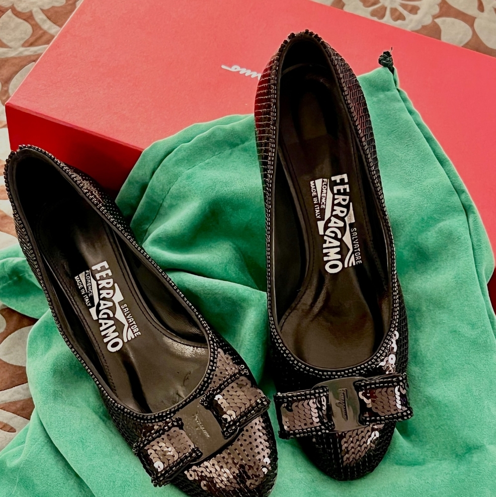 SALVATORE FERRAGAMO Vara Bow Black Sequin Block Heel Ballet Pumps Size 5